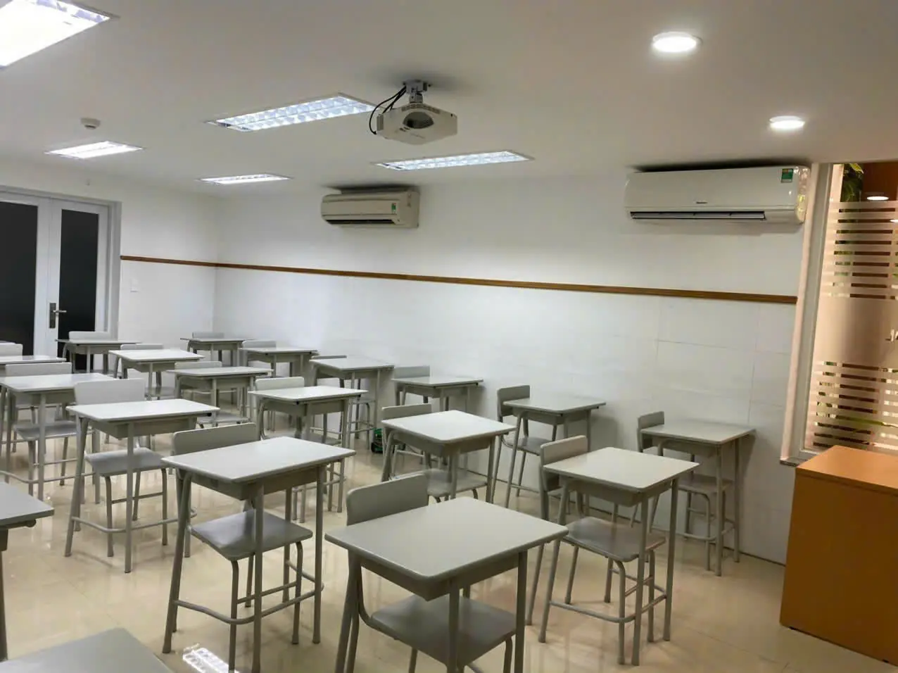 sửa m&aacute;y lạnh treo tường